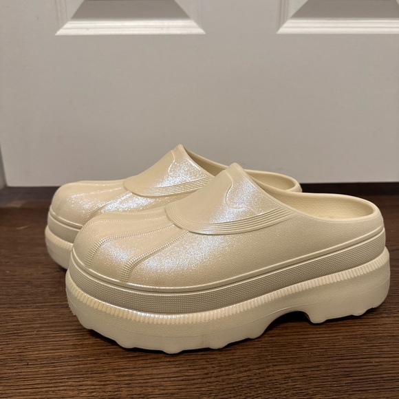 Sorel Caribou Clogs - Rare Color! - Picture 2 of 5